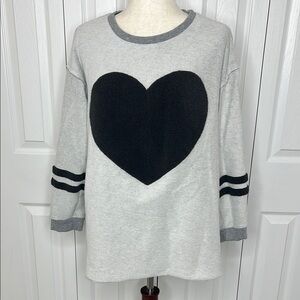 Easel-Gray with Black Heart Design
